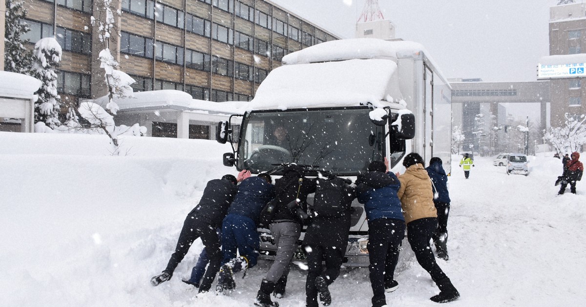 日本海側「大雪」の秘密に迫る！気象衛星が捉える“筋状の雲”の正体